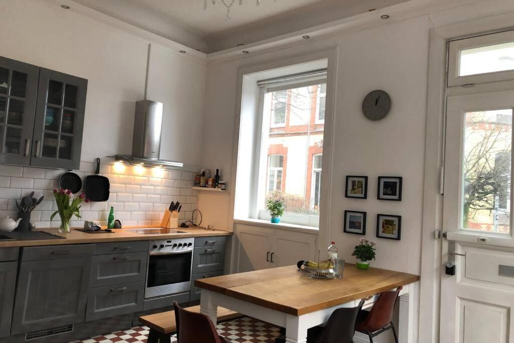 Grosszuegige 185M2-Altbauwohnung In Bestlage 7Zimmer-2Baeder-2Kuechen-2Wcs Hamburg Ngoại thất bức ảnh